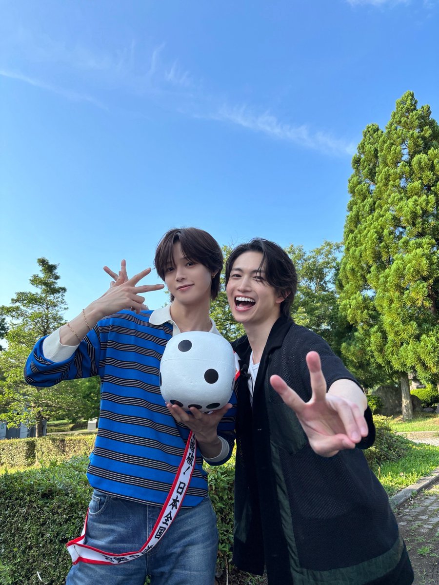 BLUELOCK_MOVIE's tweet photo. •• オンエア情報 ••

📅明日 19時56分〜
📺日本テレビ
『1億人の大質問!?笑ってコラえて!』

▼スタジオゲスト
潔世一役 #高橋文哉 さん

▼ロケゲスト
凪誠士郎役 #K ( #andTEAM ） さん
御影玲王役 #綱啓永 さん

ぜひご覧ください！🍦

※放送日は予定のため予告なく変更される場合があります。
※一部地域を除く

映画『#ブルーロック』
本日KICK OFF⚽
#エゴい
@warakora_ntv