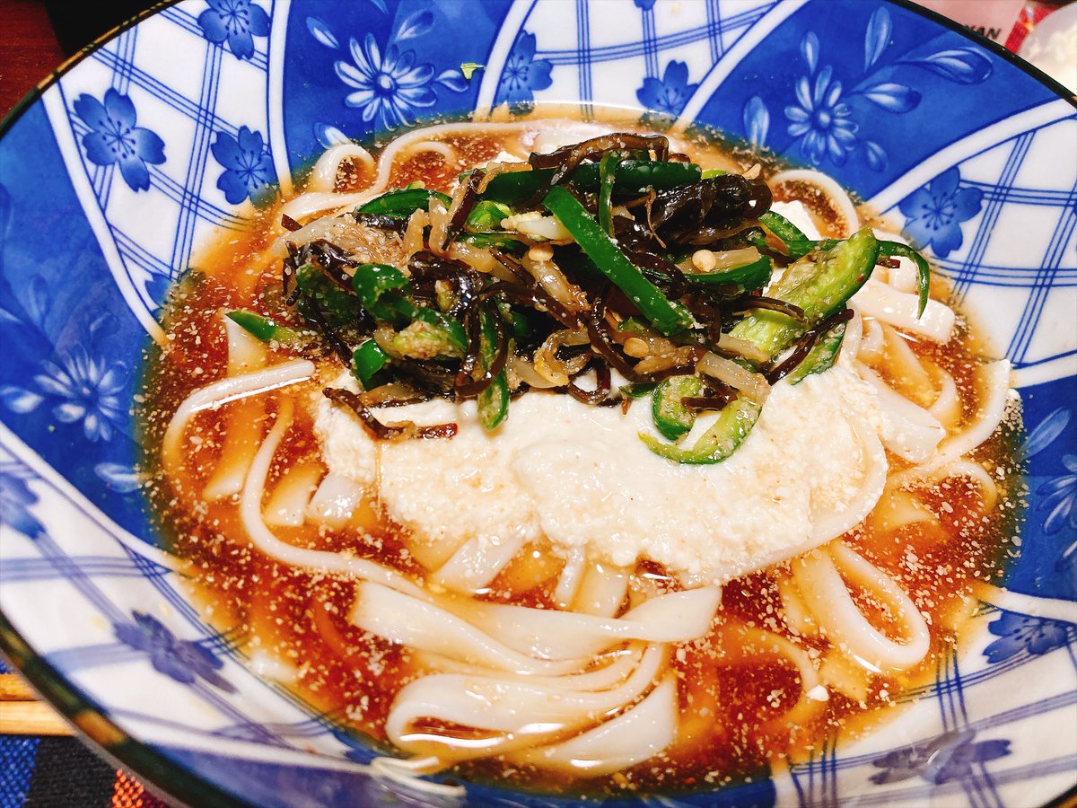 distommy's tweet photo. 練り豆腐と塩昆布ピーマンの冷やしぶっかけうどん https://t.co/SFlSzUSlJJ