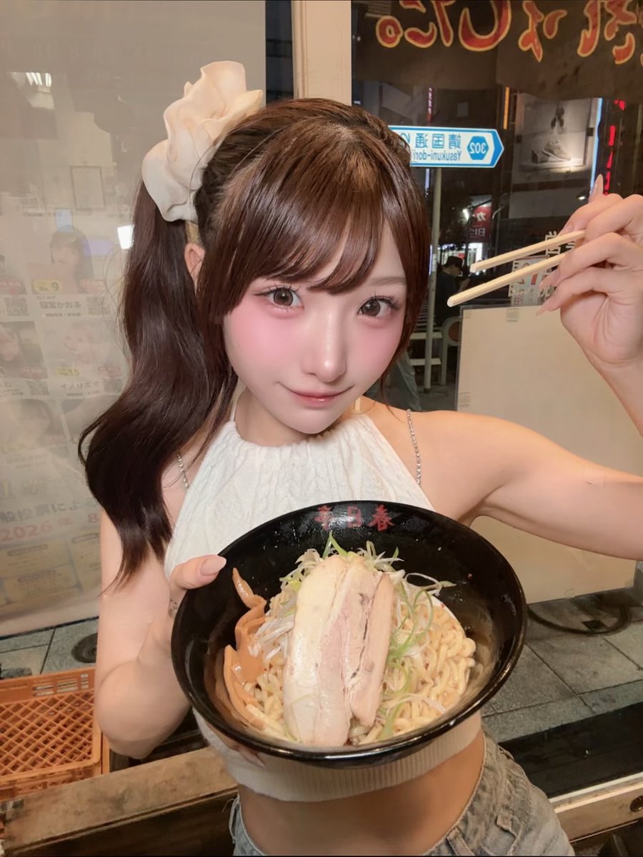 cherie_hana's tweet photo. 春日亭行ったら隣に綺麗なお姉さんいた https://t.co/fFxG43jfHT