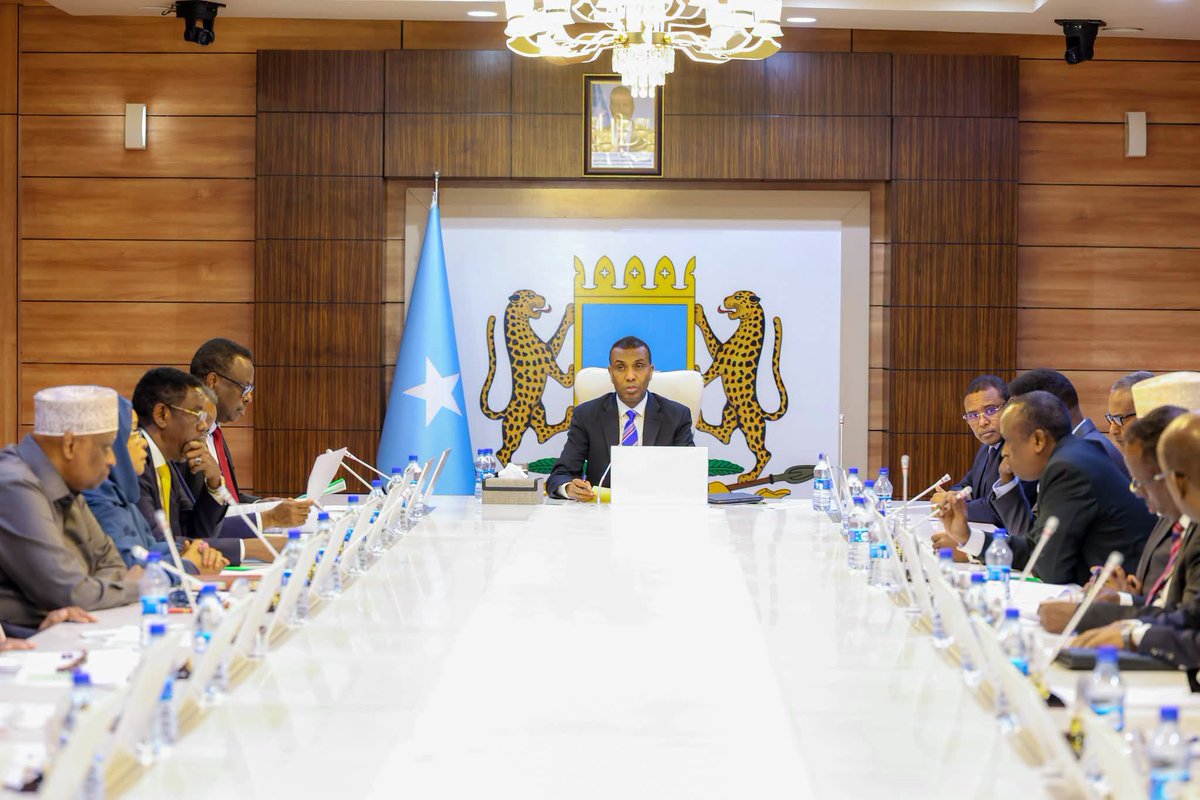SONNALIVE's tweet photo. Prime Minister Hamza Abdi Barre chaired the weekly meeting of the Council of Ministers in Mogadishu, which took up security, economic development and the introduction of Somalia's third generation polycarbonate electronic passport.
The Ministry of Internal Security reported that amendments to personal data in passports have been stopped entirely to protect the document's standing. Ministers approved a Rules of Origin Bill submitted by the Ministry of Commerce and Industry, received performance reports for the first and second quarters, and considered a plan for an electronic cabinet system. The Prime Minister briefed the Council on his recent visit to the North Eastern State and congratulated Galmudug on its one person one vote election.
@SomaliPM #Somalia