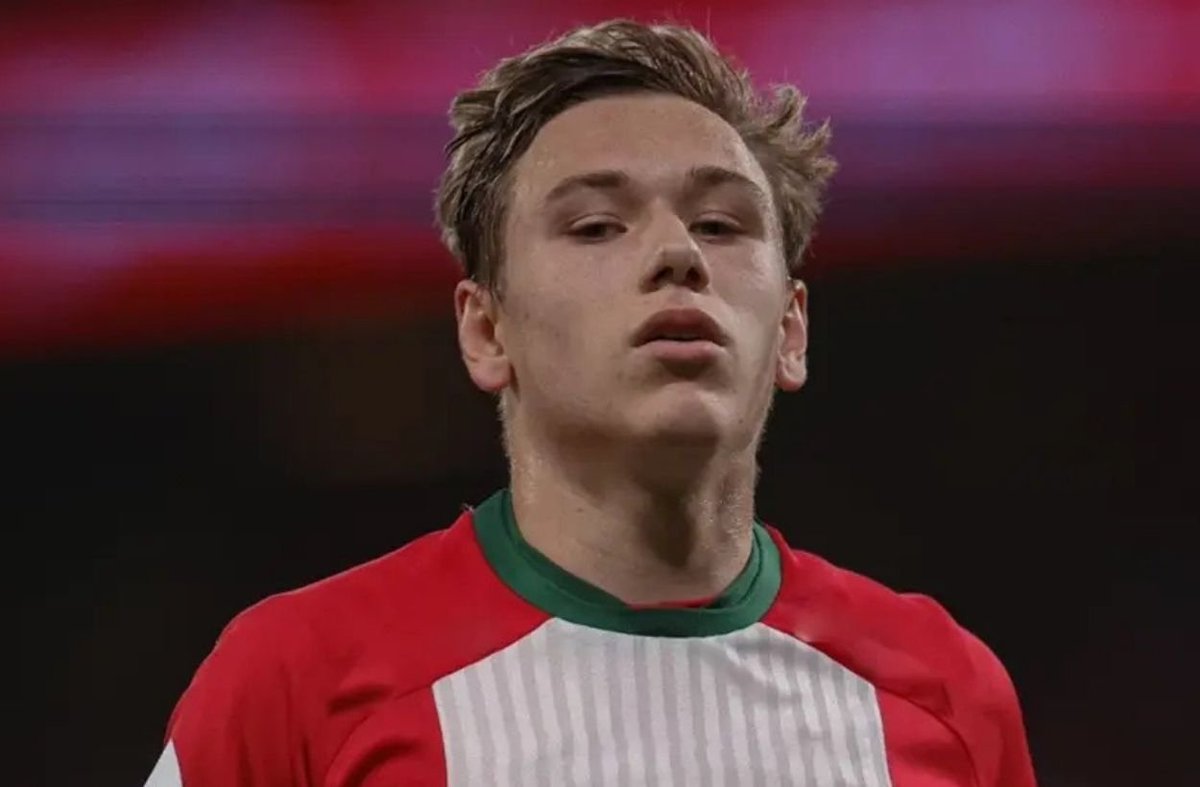 forzacimbom's tweet photo. ❌ Batrakov'un menajeri Kuzmichev; Batrakov, Lokomotiv ve Galatasaray'ın anlaştığına dair çıkan haberleri yalanladı. (SE)

Batrakov'un menajeri Kuzmichev: "Aslında konu çok basit. Gereksiz söylentileri ve dedikoduları sonlandırmak için şunu açıklayabilirim: Bugün itibarıyla Lokomotiv'in elinde Galatasaray'dan, Batrakov için resmi görüşmelere başlama niyetini bildiren bir mektup bulunuyor. Yani kulübe yapılmış herhangi bir transfer teklifi yok. Sadece niyet mektubu var, anlıyor musunuz? Hepsi bu kadar. Bunun dışında yazılanlar ise gazetecilerin ve blog yazarlarının tahminlerinden ibaret."