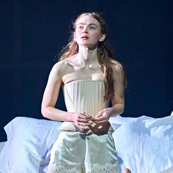 digitolmix's tweet photo. Kit Connor (Romeo and Juliet 2024)   
Sadie Sink (Romeo and Juliet 2026) https://t.co/9UXhmJ7PDj