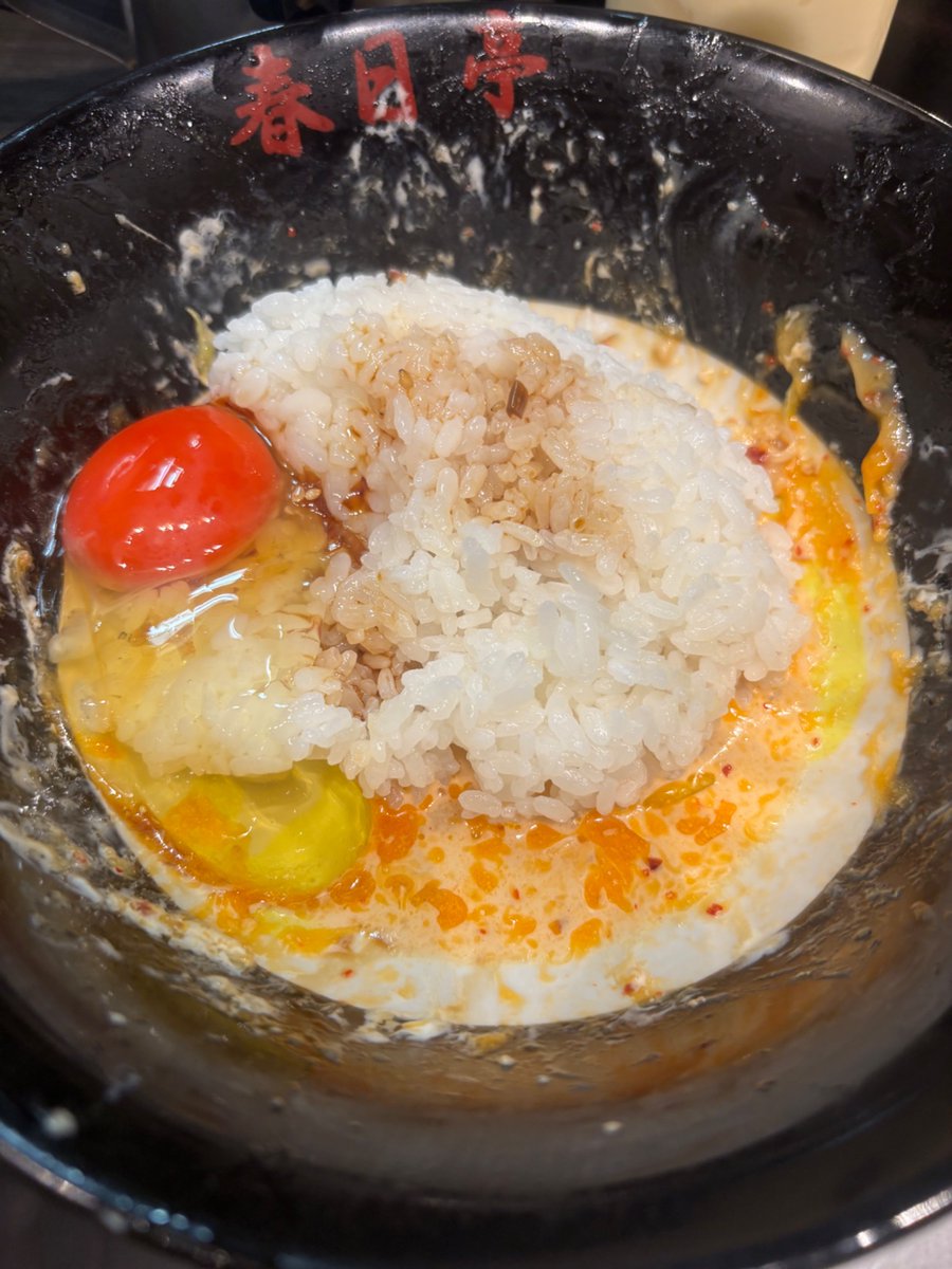 cherie_hana's tweet photo. 昨日は【春日亭神保町店】さんに行って来ました！真っ赤卵の卵かけご飯も食べて最後の一滴まで楽しんだよ🥚🐓やっぱり春日亭って100人いたら100種類の楽しみ方があって、卓上調味料とかトッピングとか割りスープとか何回行っても飽きない理由ってこれだなぁと実感❤️‍🔥いつも油とうございます！ https://t.co/yBN1LBzgfk