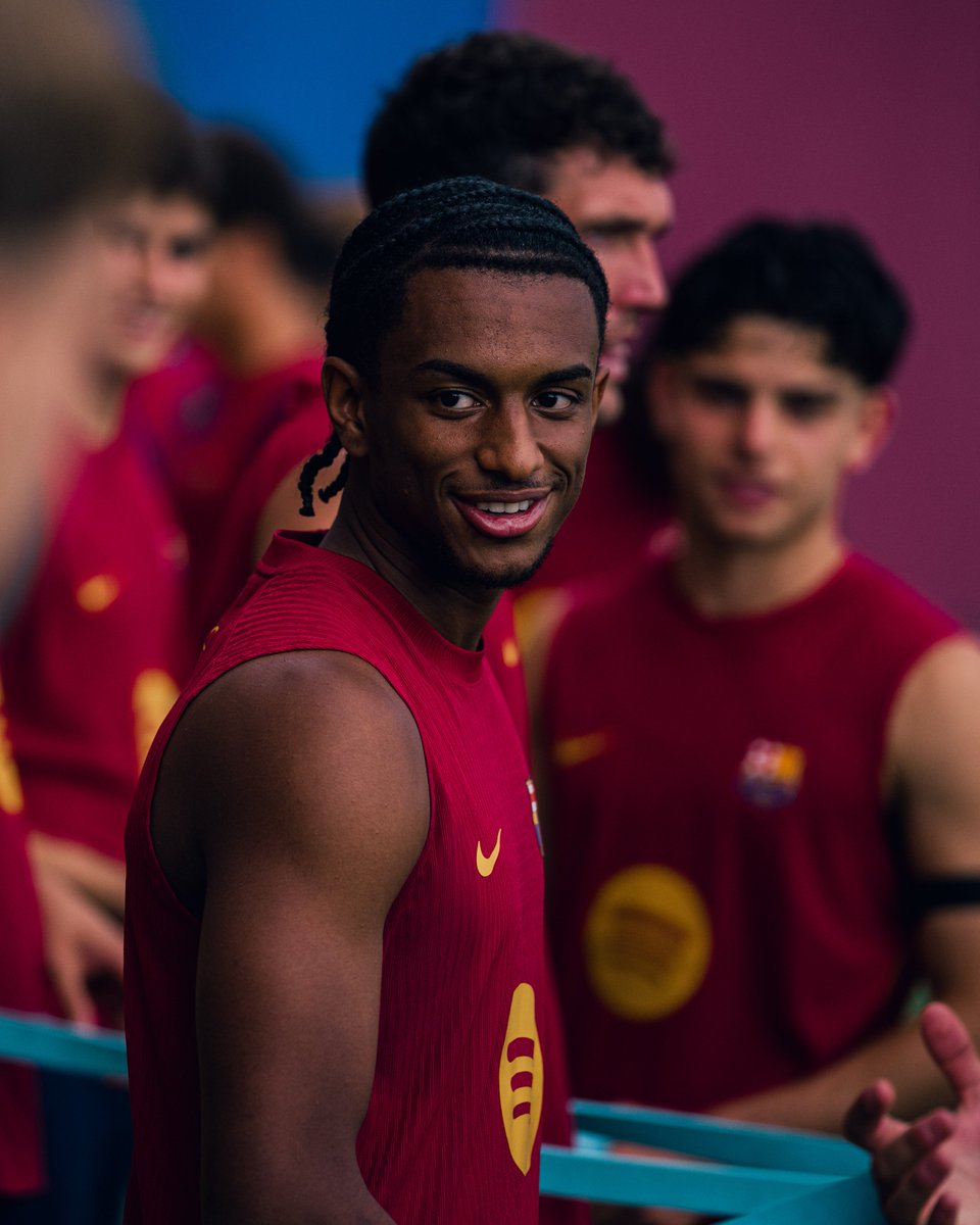 FCBarcelona's tweet photo. ⚡️ Afternoon energy ⚡️ https://t.co/ifu14y4aCj