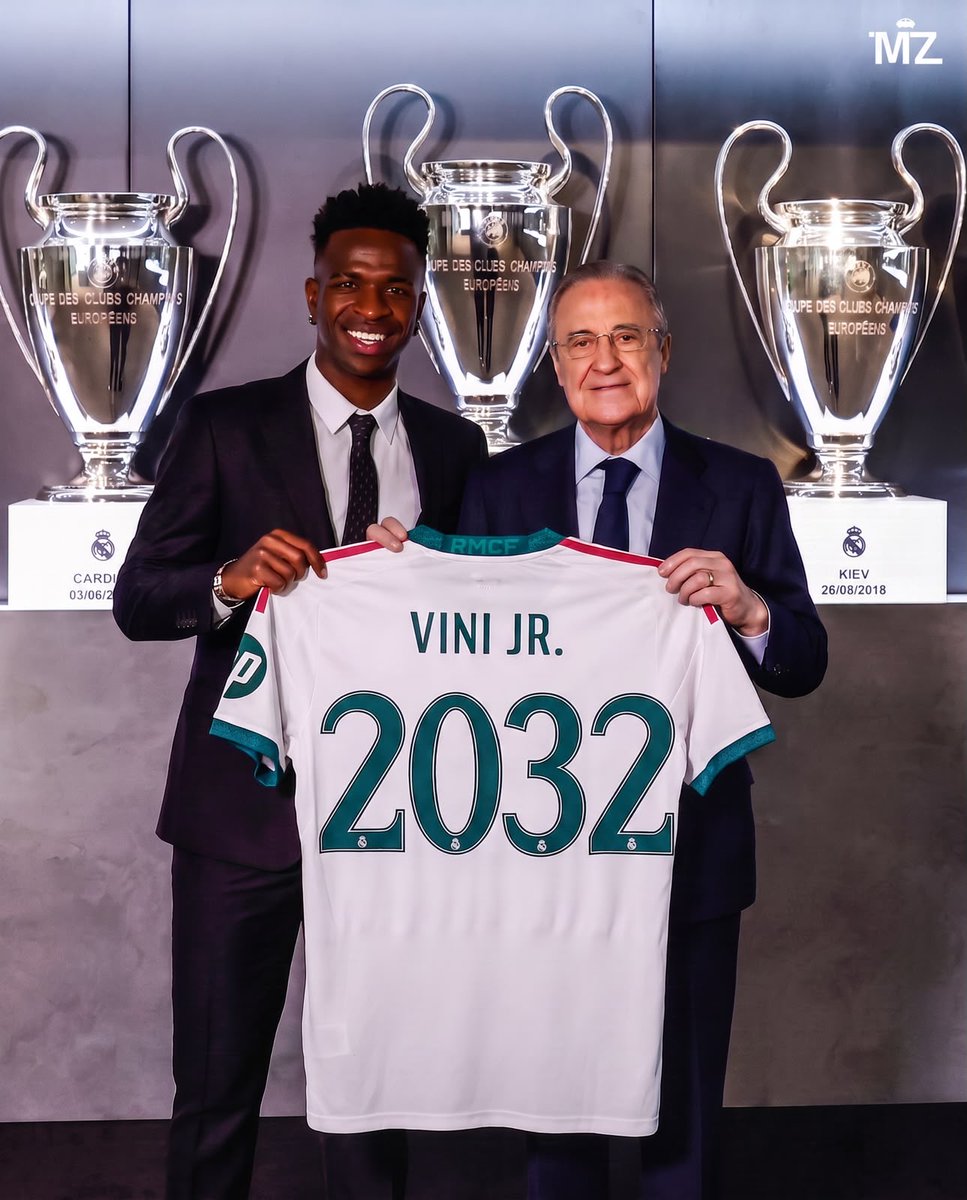 theMadridZone's tweet photo. 🚨🚨 OFFICIAL: VINÍ JR. RENEWS UNTIL 2032. ✍️✅ https://t.co/mxRo3pi1PQ