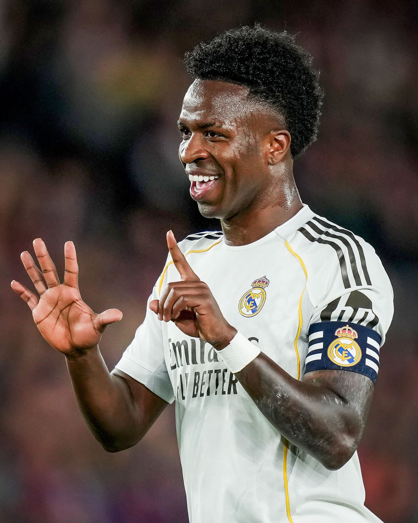 Vinicius Jr has SIGNED new contract until 2032