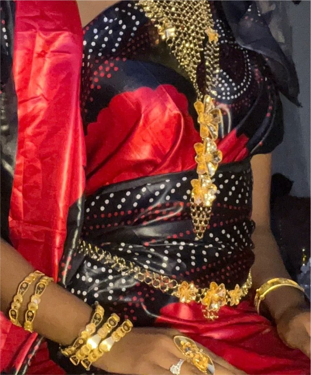 Banaadiri0's tweet photo. Different Fabrics Seen on the Banaadir Coast 

•Swahili/Bajuni: Kanga (Garees)

•Banaadir: Futa Banaadir (Alindi)

•Mumbai: Shaash Mumbey

•Somaliland &amp; Djibouti: Dirac https://t.co/dGP4jUCaxp