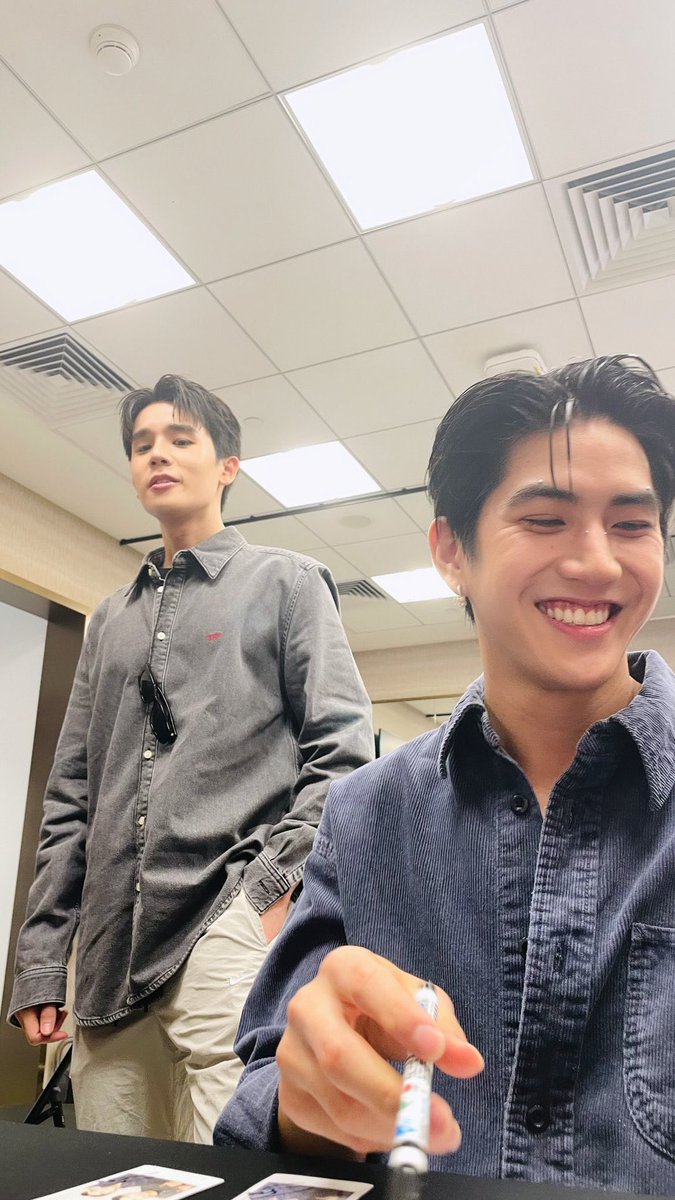 holidayfluffymt's tweet photo. ใครจะไปมีหมอผิวหนังหล่อ ๆ เป็นของตัวเองเหมือนน้องซีกันล้าาาาา 👀 https://t.co/kaMbvkjpGT