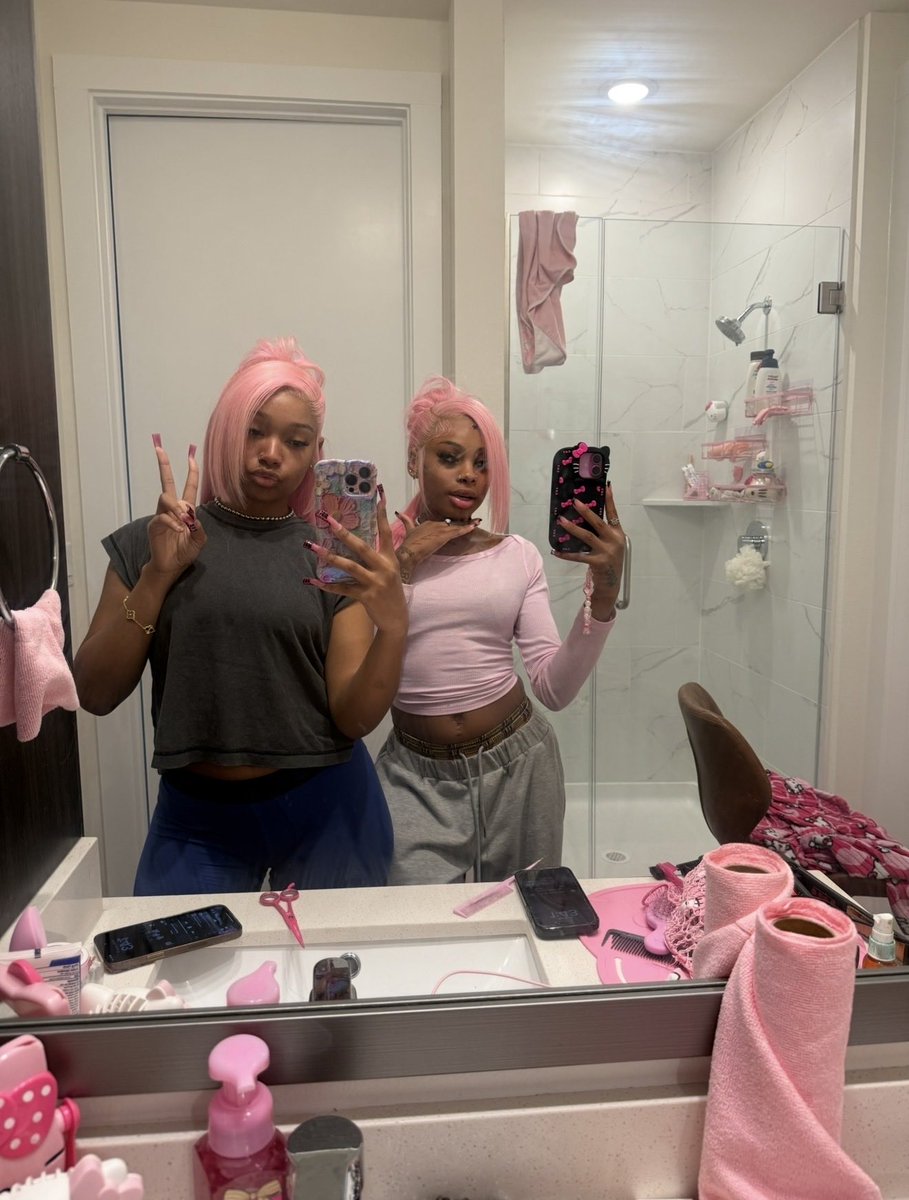 theerealleci's tweet photo. a friendship 💖 https://t.co/O87G76shYB