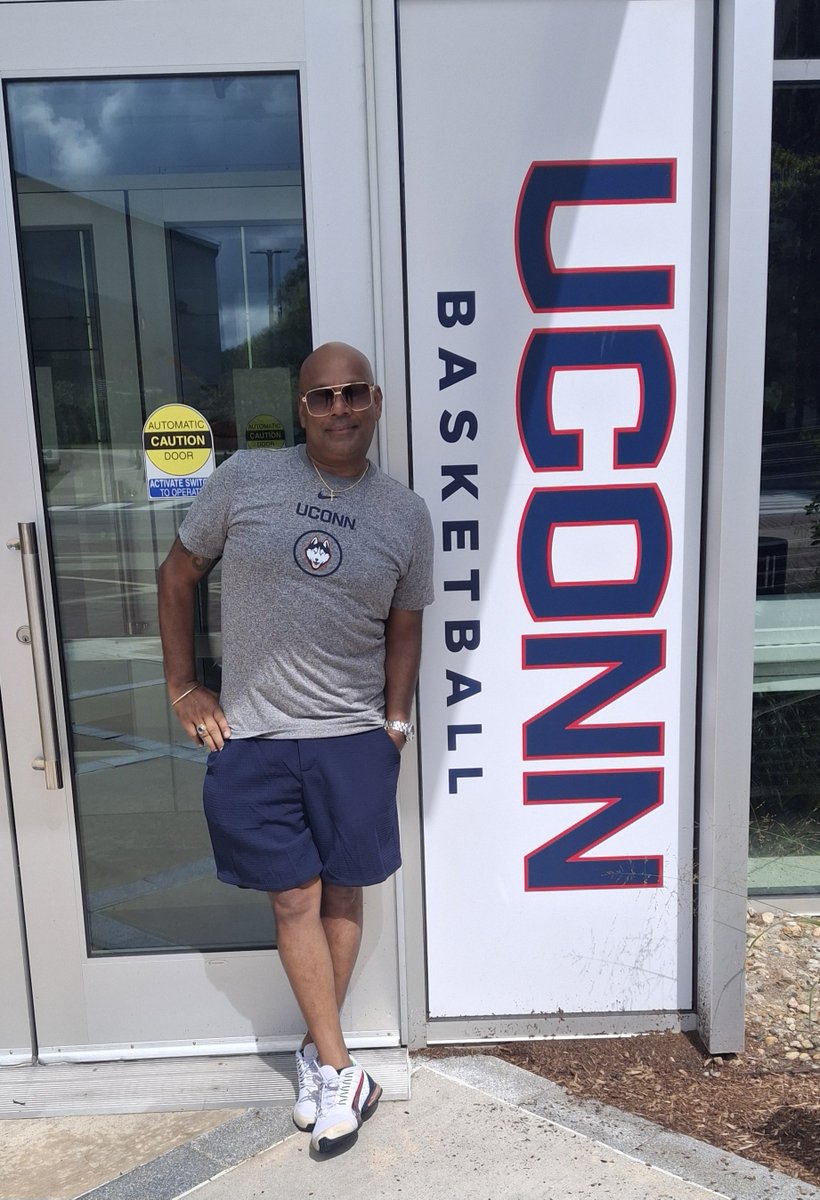 steve_balkaran's tweet photo. Uconn for life 
#stevebalkaran 

#uconn https://t.co/L7dFTk8VcM