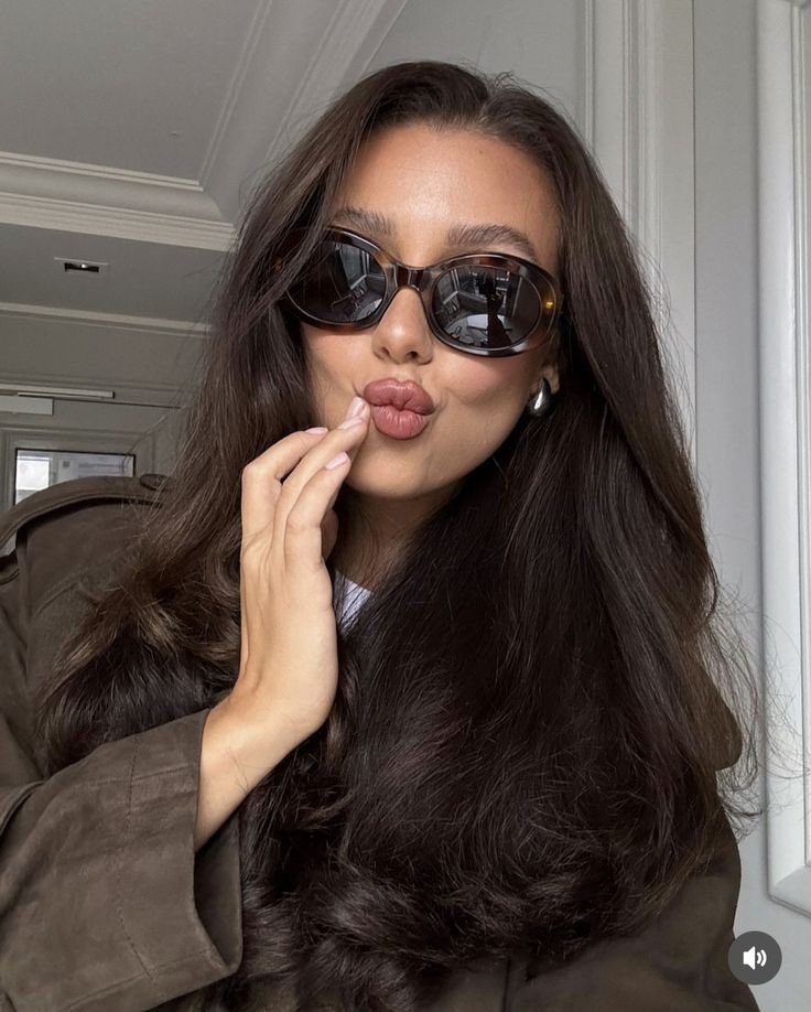 christo34036850's tweet photo. Brown is new Black #tatler #ClassyStyle #FashionInspo #ElegantStyle #ChicLook #Fashionista #frockingFabulous ๐ซง #elle #vogue #clean https://t.co/aKuQKBuWKD
