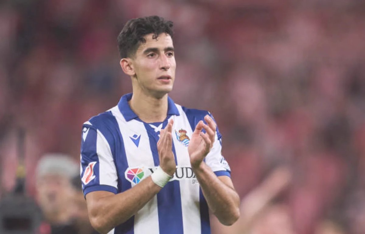 julenfer_unav's tweet photo. ℹ️❌ Según @Santi_J_FM el Marsella habría rechazado una primera oferta de la #RealSociedad por Aguerd

💰La operación se trataba de una cesión de 2,5M más una opción de compra de 10 millones

✅El futbolista ve con buenos ojos volver a la Real https://t.co/AI6pKzmqET