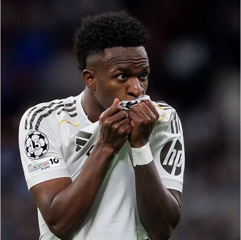 EditionMerengue's tweet photo. Vinicius Junior sur Instagram : "Huit ans au Bernabéu, c’est trop court… 6ans de plus et pour toujours !"

🤍 https://t.co/hszTylV0aZ