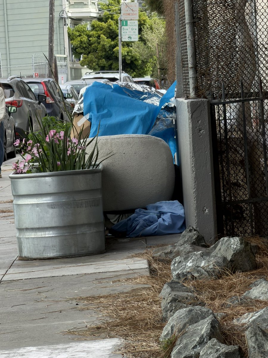 1r0nm41d3n13's tweet photo. Around the corner from soma garage where the citation is hung are constant shitbum drug hovels that city never addresses https://t.co/US4pEvoLJa