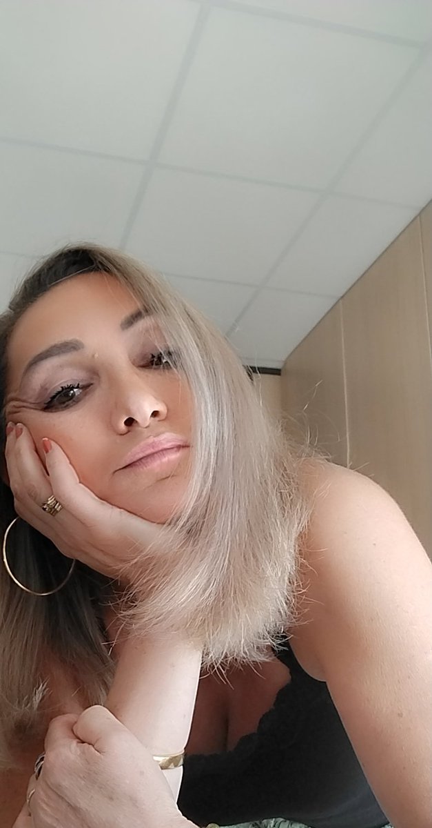 NatLunardi's tweet photo. Bonsoir les tweetos ! Excellente soirée sous une chaleur accablante 🥵 https://t.co/AZVsMSc9lD