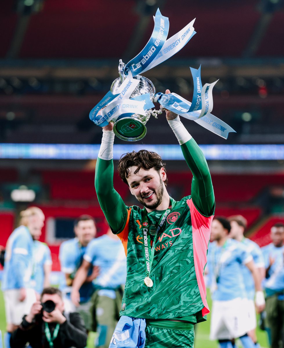 ManCity's tweet photo. 🏆🏆 https://t.co/50Bgv1B5Gu