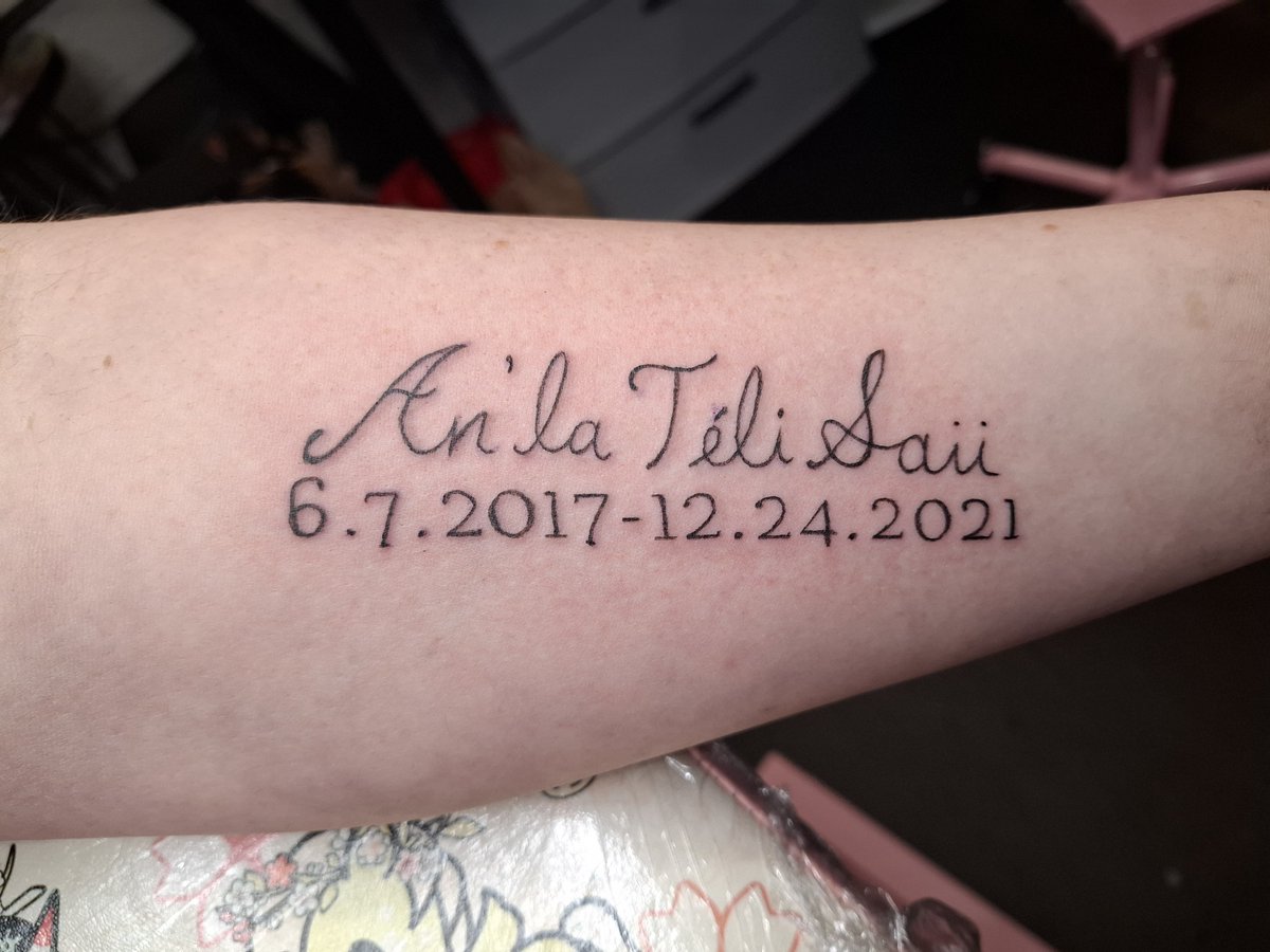 SapphireLyra's tweet photo. Arabelle: My first tattoo. A memorial for my son. I knew from the moment I read this line in the Aurora Cycle that I needed it in my skin. 

@misterkristoff https://t.co/bMFt0IRSOJ