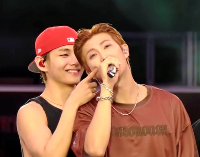 McCheery21's tweet photo. tonight #V dived into #RM's dimples... https://t.co/RyM8yn1ZKd