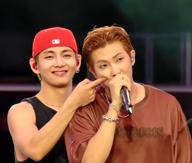 McCheery21's tweet photo. tonight #V dived into #RM's dimples... https://t.co/RyM8yn1ZKd