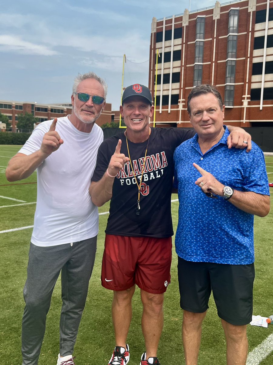 OU_Football's tweet photo. Legendary. #OUDNA https://t.co/a9dDsBR9AP