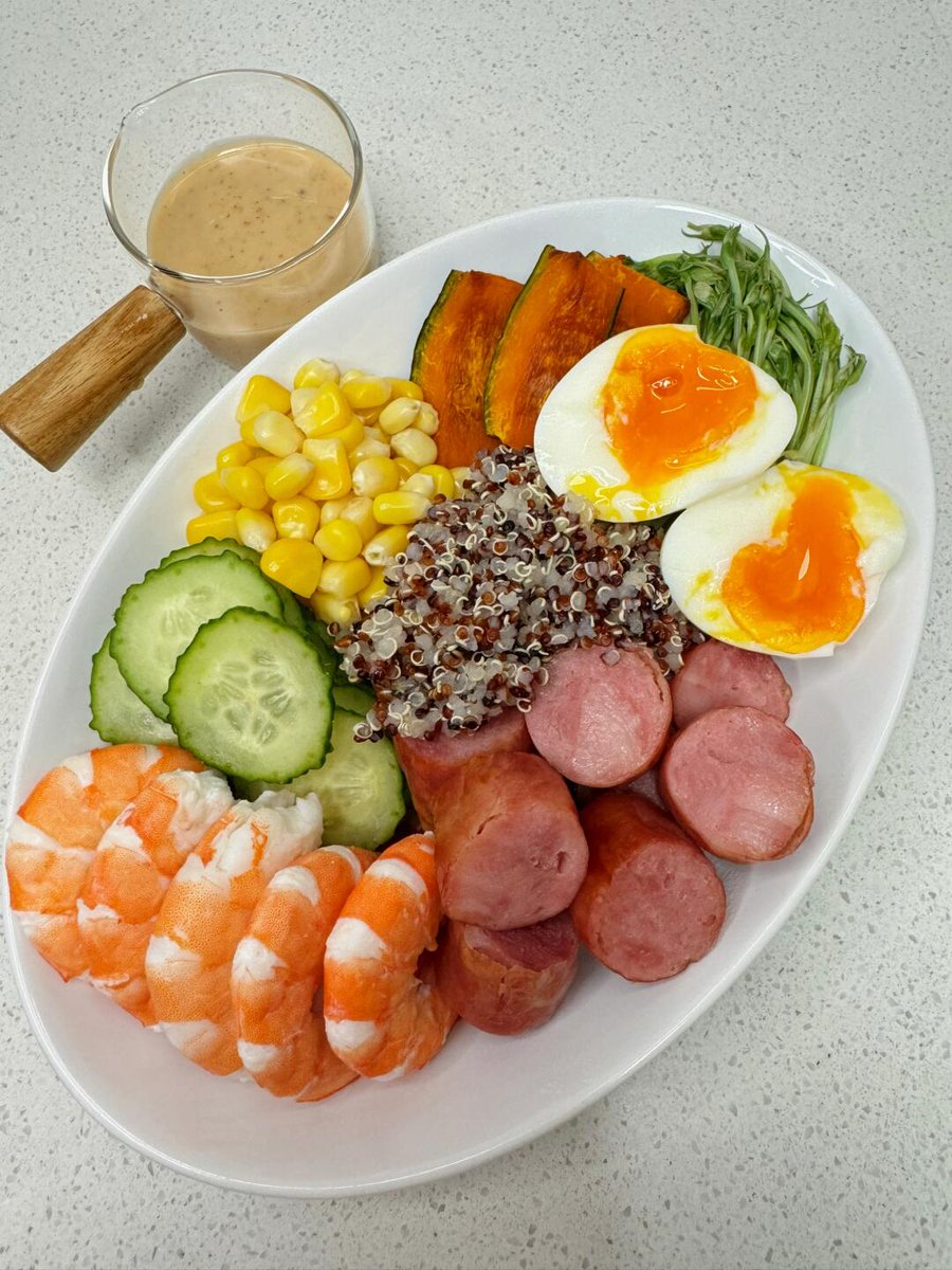 Joseph10633's tweet photo. Try this 5-minute high-protein, low-cal quinoa u0026 roasted veggie bowl for your lunch! Perfect for easy meal prep  #减脂餐 #HealthyEats https://t.co/AJDEof0kwX