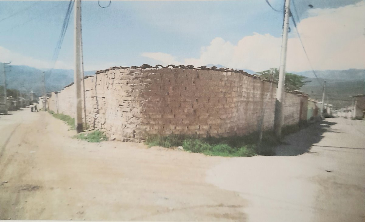 FUERZAMORALpm's tweet photo. VENDO TERRENO EN CARAZ - ANCASH 
EXCELENTE UBICACION EN CALLES PRINCIPALES 
ESQUINA DE LA AV. 28 DE JULIO Y EL JR. SAN MARTIN  
A 1 CUADRA DEL COLEGIO NACIONAL 2 DE MAYO 
A 1  1/2 CUADRA DEL INSTITUTO TECNOLOGICO 
AREA : 515 M2. 
UNICO PROPIETARIO - SUNARP 
WhatsApp 969 083 567 https://t.co/3gY2A7miOQ