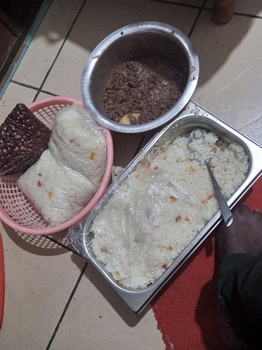 Bookten8's tweet photo. Ndio kutoka Statehouse 

Uzuri ya kutembea na bag https://t.co/H2TyGe6kh0