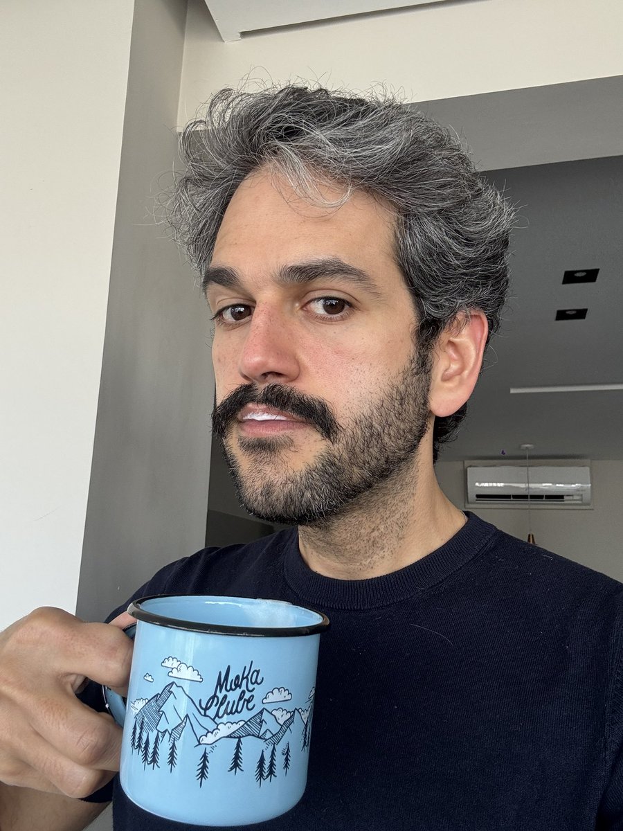 thicomth's tweet photo. Me viciando em capuccino (basicamente só um expresso e leite vaporizado) https://t.co/iKlLeRUAlB