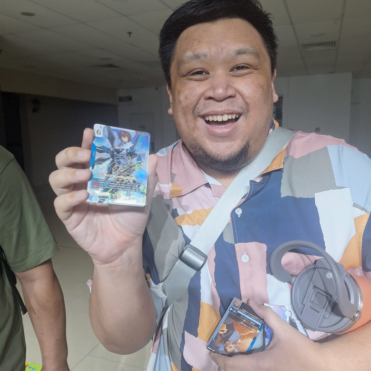GamersTavernBN's tweet photo. What a way to end tonight's tournament wit that 1 pack magic pull!!🎉✨

Congratulation to @fadhlidon , Gracing us here at @gamerstavern wit the presence of the LR++ Strike Freedom. 🔥👏

#Gamerstavern #Brunei #BruneiLocalTCGStore #Gundam #TCG #Gundamtcg #Bandai #LR++ #MagicPull https://t.co/H9GD2ChQEj