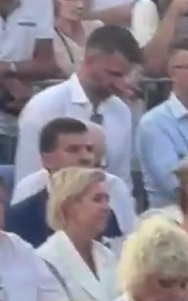 procesor_x's tweet photo. @WojciechowskavH To samo robi pani koleżanka z klubu Anna Krupka, to samo robi pan Możdżonek, ale wiadomo - Morawiecki to sam ZŁO https://t.co/YurmX5ZhR3
