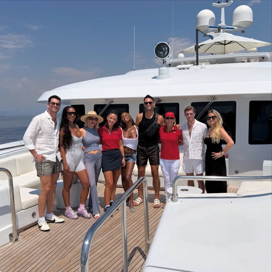 clockitCAM's tweet photo. #BELOWDECKMEDITERRANEAN: i’m so here for this! i love when bravo does crossover with below deck. i kinda want a full season of charters with bravolebs and celebrities! i can’t believe we’ll have to wait a year to see this. a lot can happen in a year.
#BELOWDECK | #BELOWDECKMED https://t.co/QvUf9CUe8b