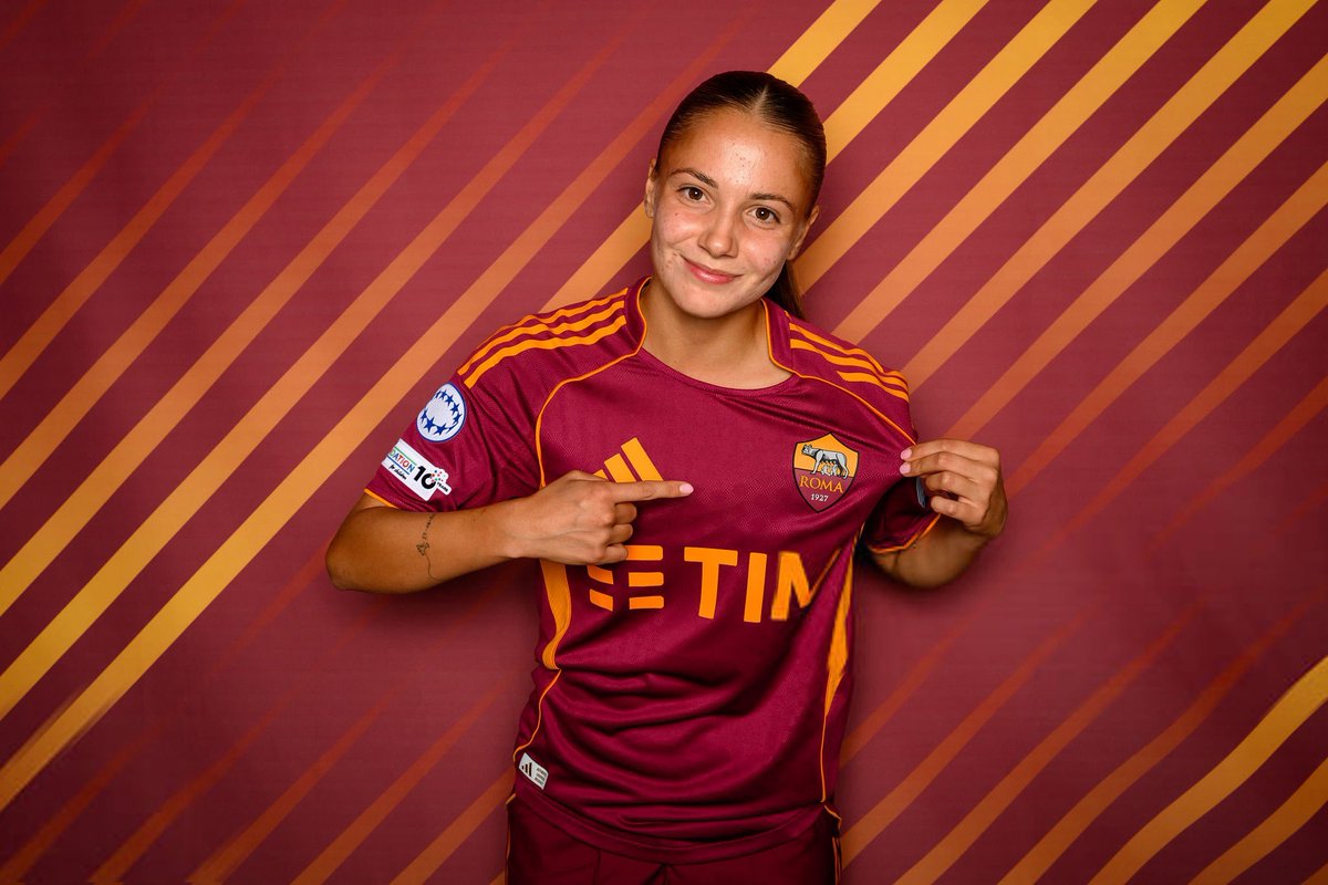 RG1927's tweet photo. Martina Cherubini si trasferisce al Daytona State, squadra di college americana.

In bocca al lupo 🐺💛❤️

#RagazzeGiallorosse
#ASRomaFemminile https://t.co/fMpn6a3bgc