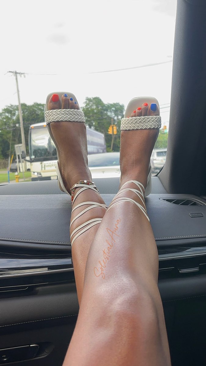 SolestialAura's tweet photo. Every good day starts with a ride

#ebonyFeet #prettyToes #FeetOnTheDash #SexyLegs #LongDrives https://t.co/bIWvInpJ7E