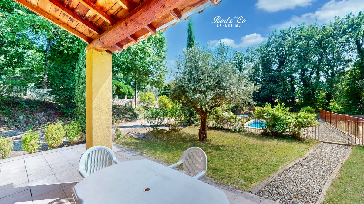 co_rodz's tweet photo. 😳 Il reste encore des endroits comme celui-ci en Provence...

Fermez les yeux quelques secondes...

Imaginez que demain matin, votre seule urgence soit de choisir entre un café au soleil sur la terrasse... ou un plongeon dans votre piscine.

Pas de circulation.
Pas de bruit. https://t.co/fj806TYkiz