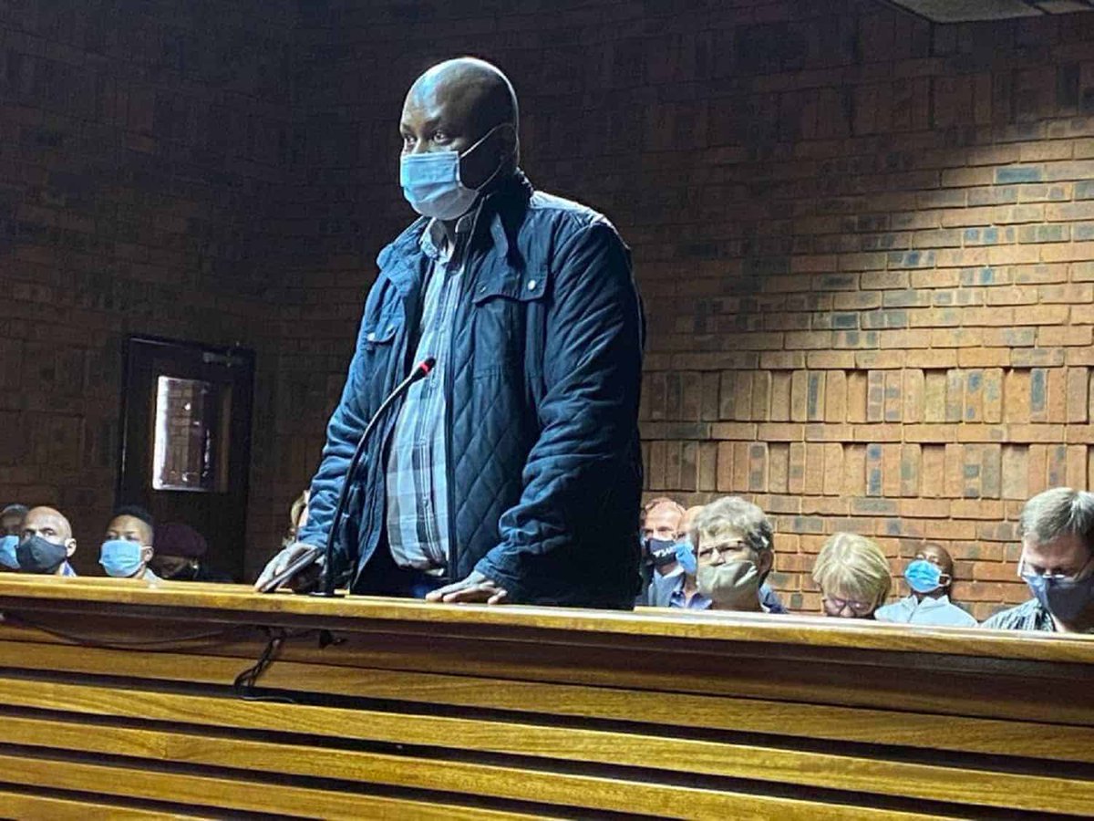 AdvoBarryRoux's tweet photo. Michael Lomas, who admitted to his role in the R745 million Eskom corruption scheme, received a wholly suspended sentence under a deal with the IDAC. His Black co-accused, Maphoko Hudson Kgomoeswana, was sentenced to 5 years’ direct imprisonment for stealing R6 million. https://t.co/9RFSPIrwAp