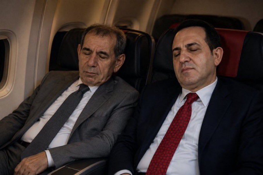 GalataShorts's tweet photo. 😴Israrla uyumaya ve uyutmaya devam ediyorlar!

#DursunÖzbekTransferlerNerede https://t.co/Y2Kh4uQEAQ