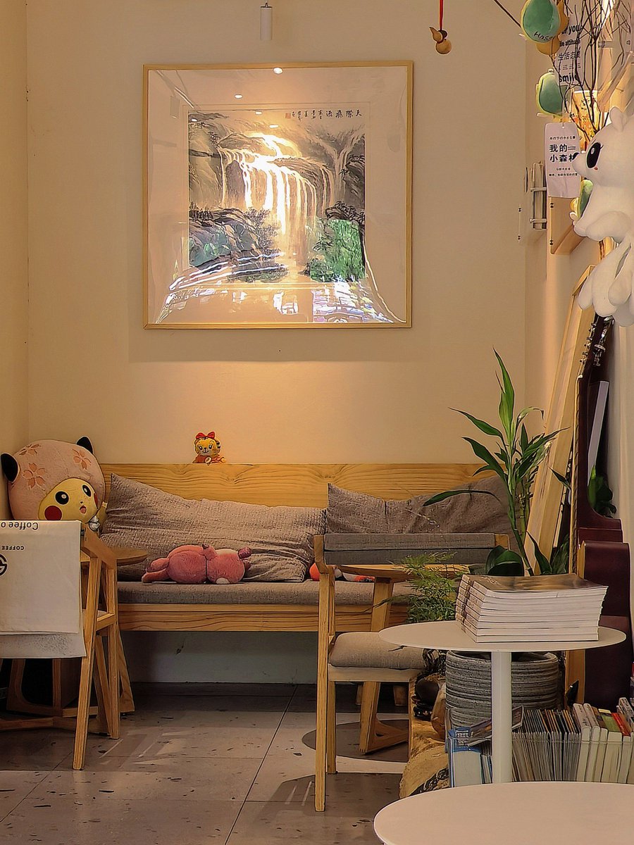 ElisMadi's tweet photo. Hey everyone! Just grabbed a coffee and saw a stray cat outside the café—stopped to share a sip, and it curled up on my ankle. Small moments of kindness hit different, right https://t.co/bOePjWOLAw