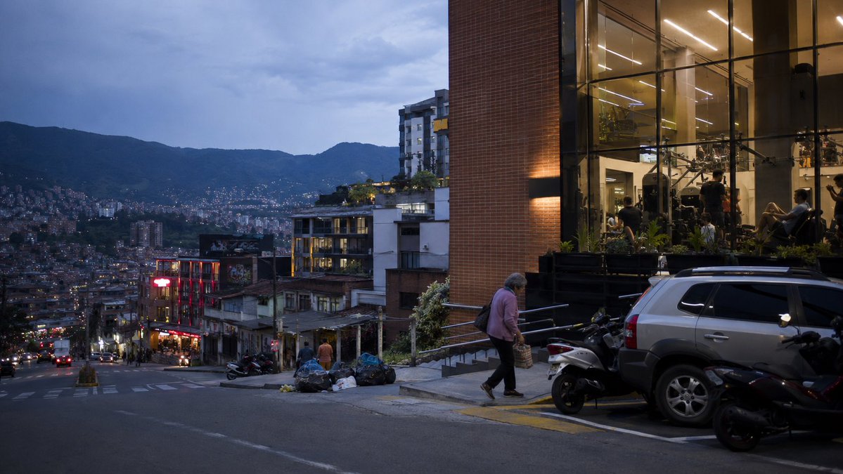 EstadoCriticoX's tweet photo. Medellín que duele. 

(Evocando a Juan Mosca). 

https://t.co/BwOCe5tfLL @QuinteroCalle @AlejoToroAnt @AquinoTicias1 @DCoronell @fdbedout https://t.co/G4yxrWObua