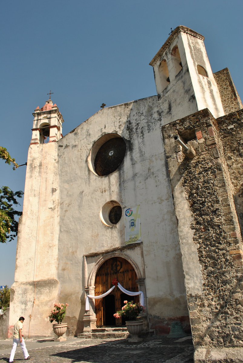 VibranteMorelos's tweet photo. En el corazón de Oaxtepec se encuentra el Ex Convento de Santo Domingo de Guzmán, conjunto dominico del siglo XVI que conserva su claustro, arquitectura fortificada y pintura mural. También forma parte del Patrimonio Mundial de la UNESCO.

#VibranteMorelos https://t.co/zgcaNDXoYE