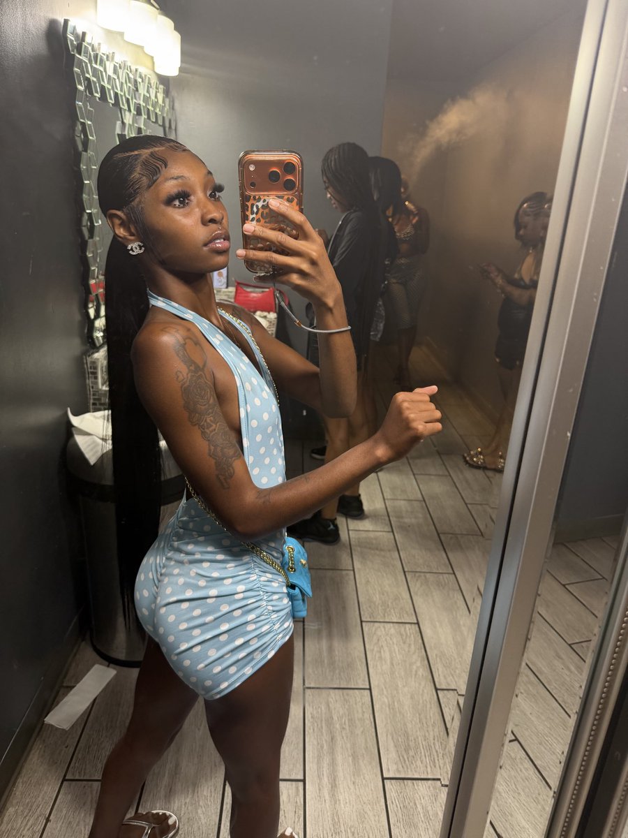 reignnbaby's tweet photo. Straight out the camera roll😘 https://t.co/6FLkoCnVp0