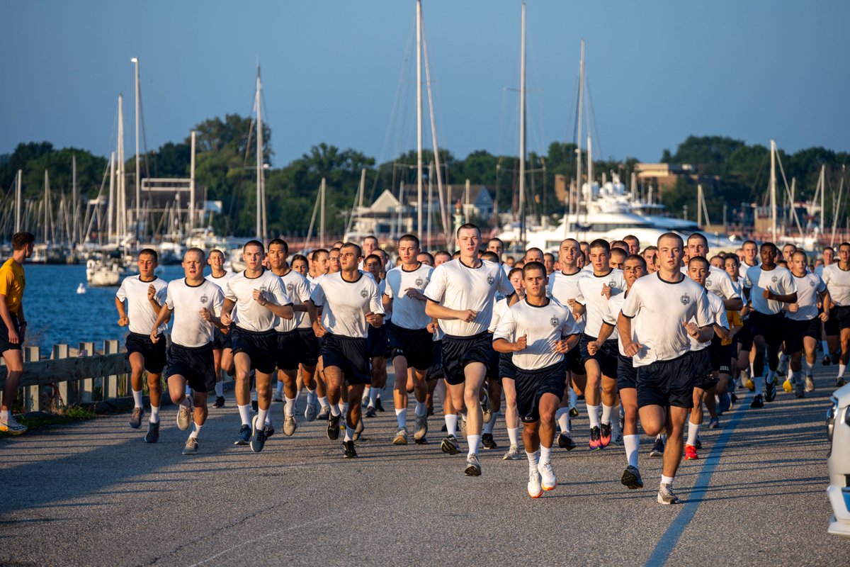 NavalAcademy's tweet photo. The Class of 2030 took part in the Physical Readiness Test (PRT), demonstrating the strength, endurance, and determination they've built throughout Plebe Summer. Every challenge brings them one step closer to joining the Brigade of Midshipmen. 💪 https://t.co/xYxSWOjm70