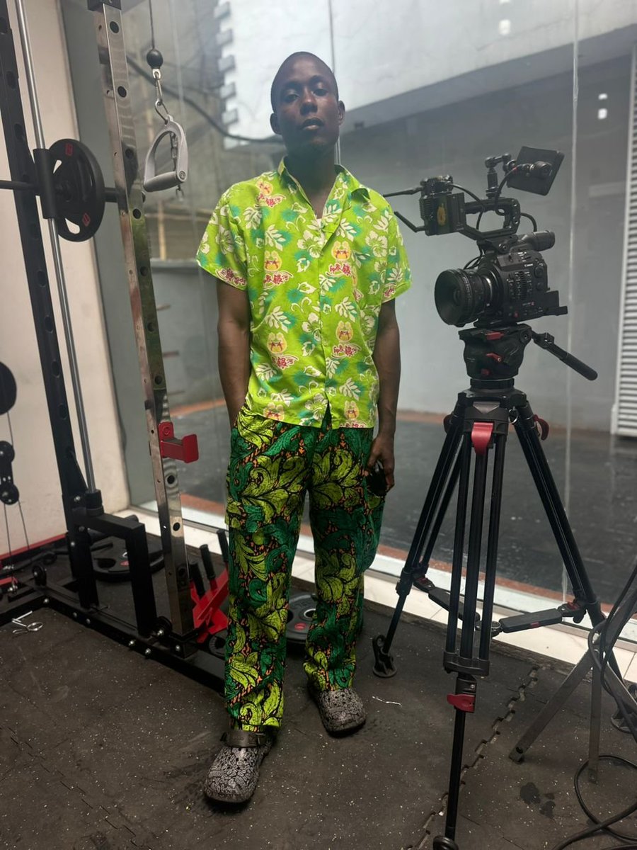 Icheson_'s tweet photo. DIT ON SET💻📸📹🎬🎞
#FINDINGBALANCE
NEVER GIVING UP.💯 https://t.co/AOCis65Wm6