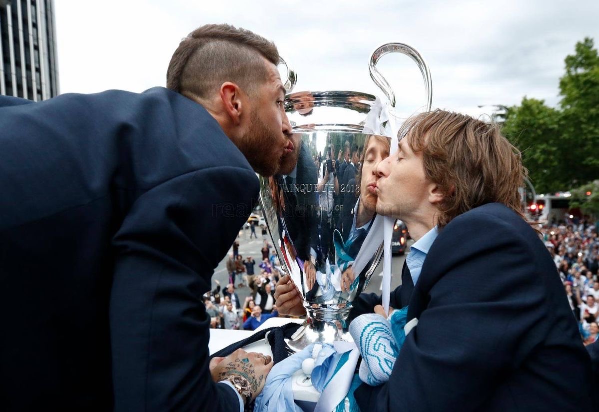 OmegaKaiserr's tweet photo. Nunca voy a superar como Sergio mira a Luka en esta foto https://t.co/62IBFhSIww