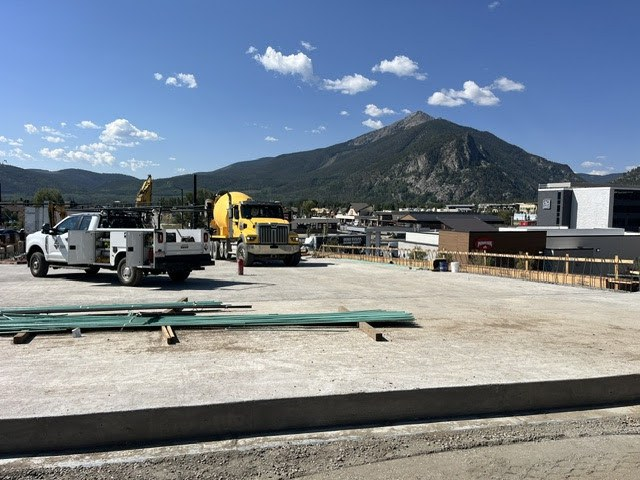 ColoradoDOT's tweet photo. #CDOT #News: Crews move into phase two in the #I70 Exit 203 Interchange in Frisco project. Phase two marks a major milestone in the two-year project.
📰https://t.co/rRdvGR98vx
#KnowBeforeYouGo #SlowfortheConeZone https://t.co/y2JGNkdhfN