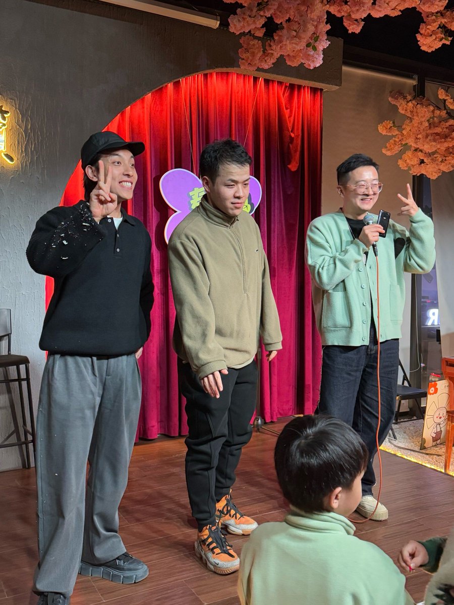 stevenlee1331's tweet photo. Just watched a stand-up set so funny I snort-laughed so loud the guy next to me clapped. 10/10 will be sore from laughing tomorrow. #ComedyNight https://t.co/EoDRoNaftO