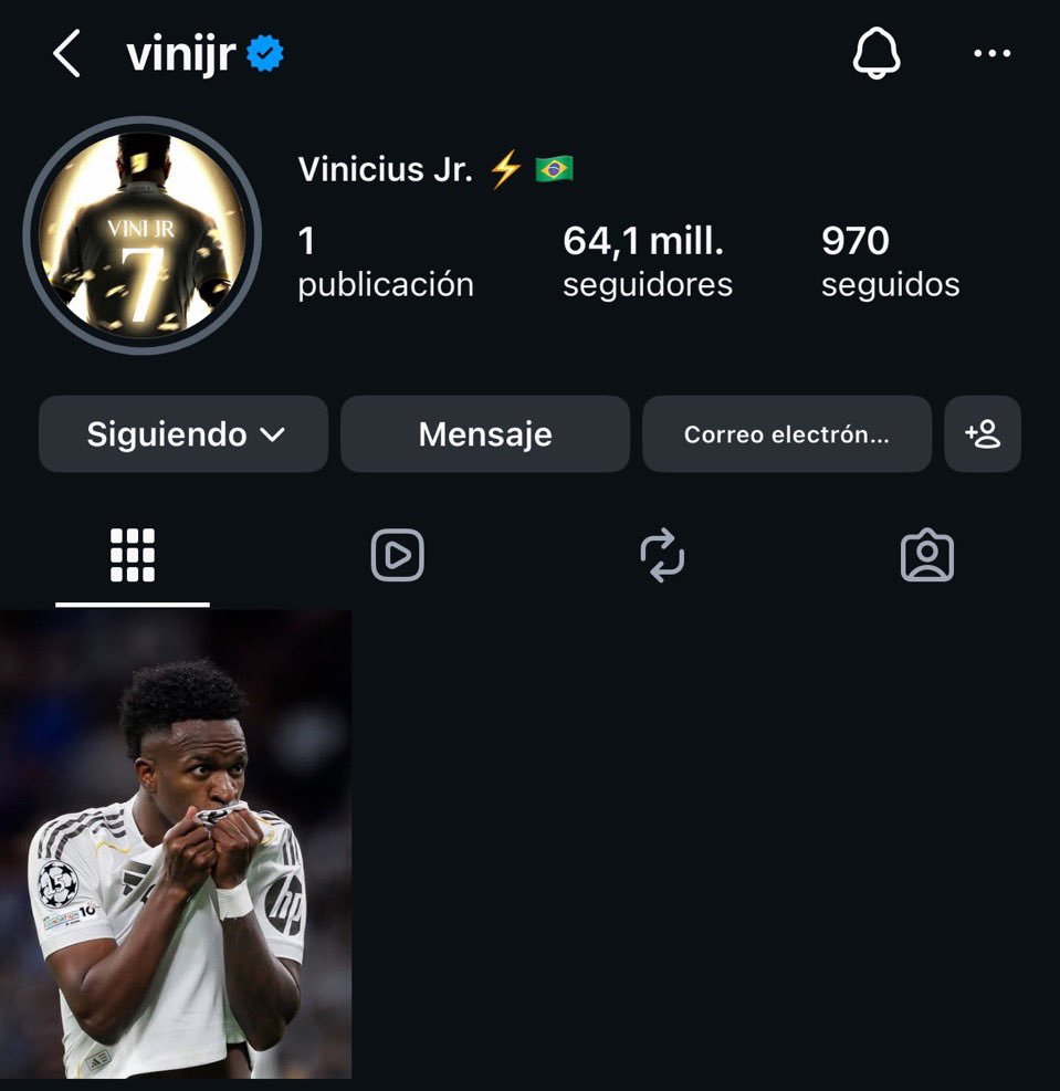 ESnomanu's tweet photo. Vinicius borró todas sus publicaciones de estos años, para que solo esté la de su renovación con el Madrid. 

La verdad es que me tengo que alegrar de que alguien tan madridista siga con nosotros. https://t.co/hDH47mrgDO