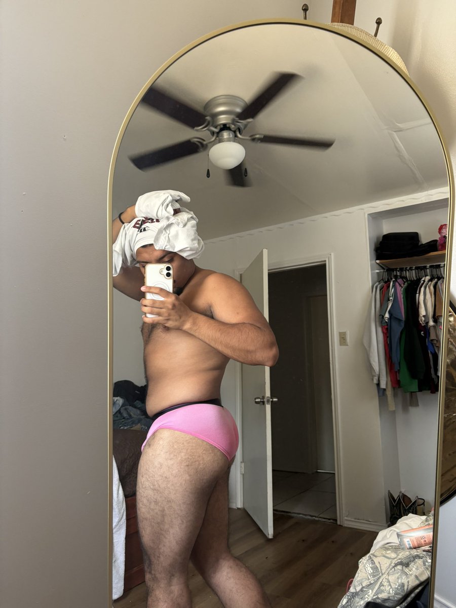 its_Ismael_'s tweet photo. Legs look good atleast… https://t.co/07cWyNieEL