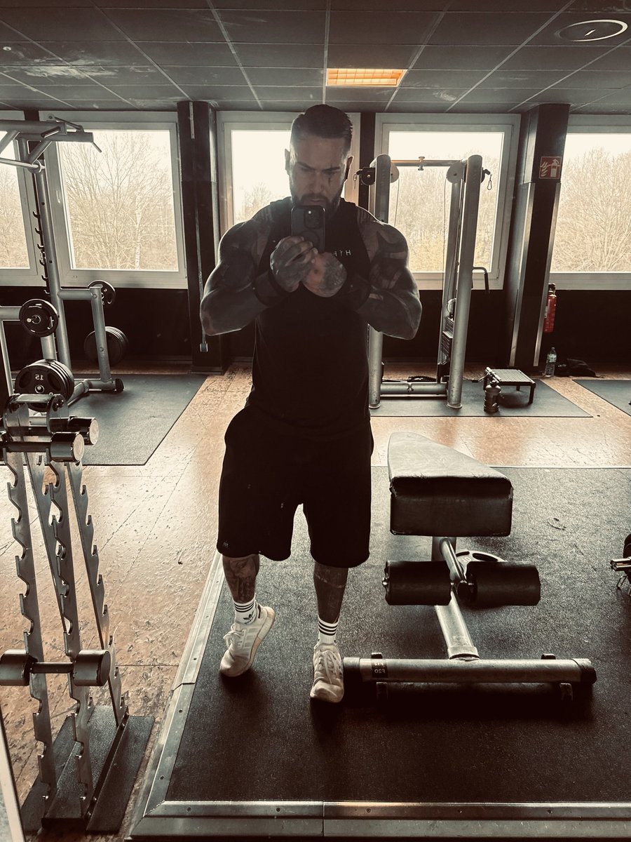 DominusNoir7's tweet photo. Discipline is non-negotiable.
Your tribute funds the recovery.
Disziplin ist nicht verhandelbar.
Dein Tribut zahlt die Regeneration.

#Findom #Paypig #Tribute #FinancialDomination #Master #Alphamale #Inked #Gym #Discipline https://t.co/AsfM9bNuuQ