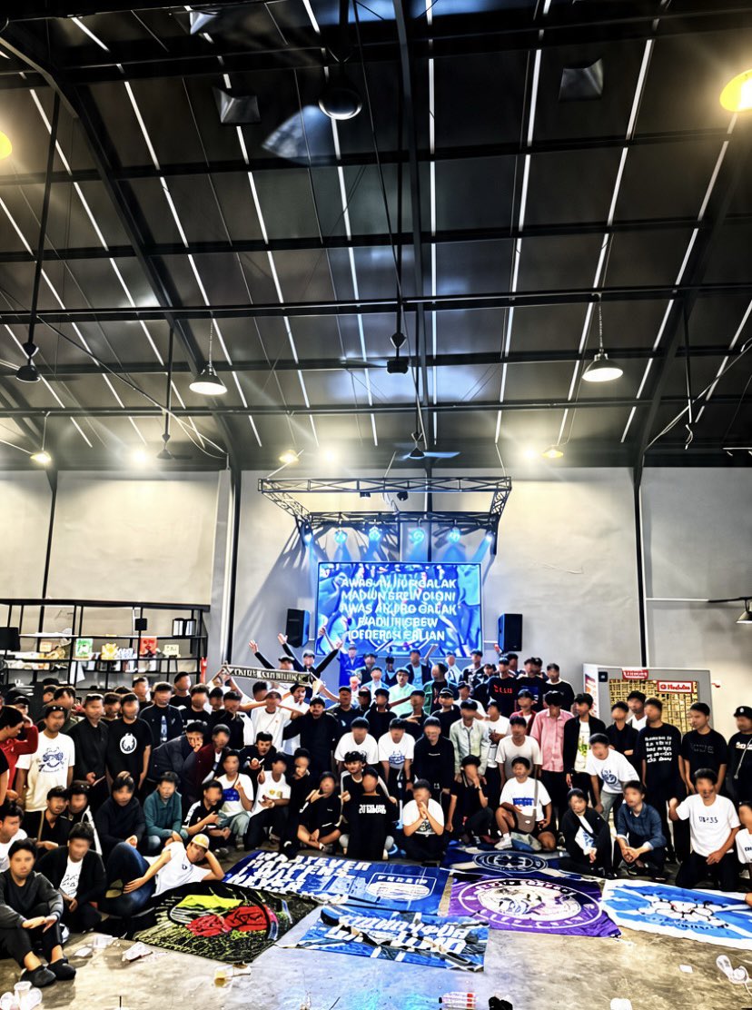 3577crew's tweet photo. Archive.
1933 vs PSBY -

Rest In Love buat cak andie peci dan salah satu teman bahkan keluarga kami yaitu M. Fauzi. Semoga amal ibadah beliau diterima di sisi-Nya. https://t.co/7jqRGwgFtM