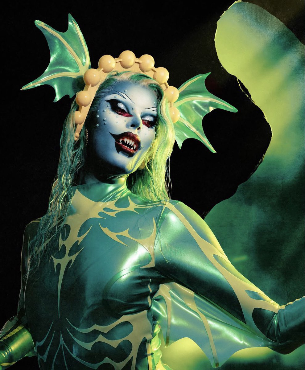 chansofts's tweet photo. mais je pense qu’on avait pas vu des looks aussi exceptionnels depuis la grande dame #dragracefrance https://t.co/9WwiaqyjSE